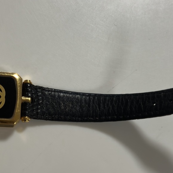 LAST CALL Vintage Gucci Gold Square Stack Black Dial Quartz Watch - Picture 6 of 12